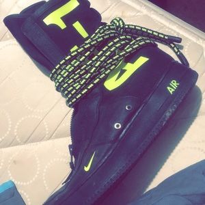 Nike AF-1 worn a total of 7 times. Bought for 200$